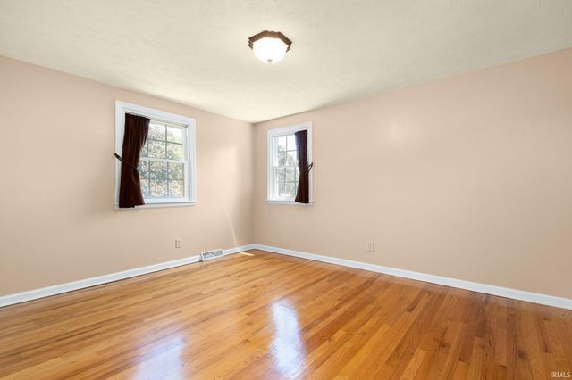 5501 Abshire Drive, South Bend, IN 46614