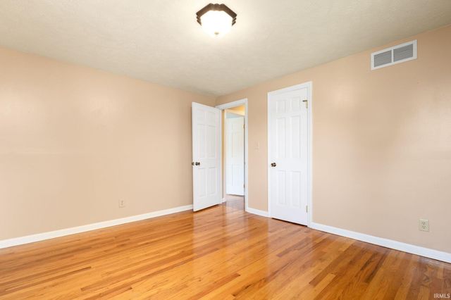 5501 Abshire Drive, South Bend, IN 46614