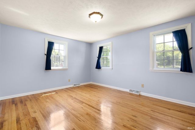 5501 Abshire Drive, South Bend, IN 46614