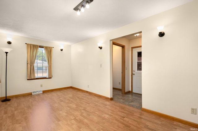5501 Abshire Drive, South Bend, IN 46614