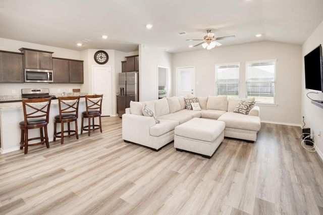 2218 Spyglass Drive, Navasota, TX 77868
