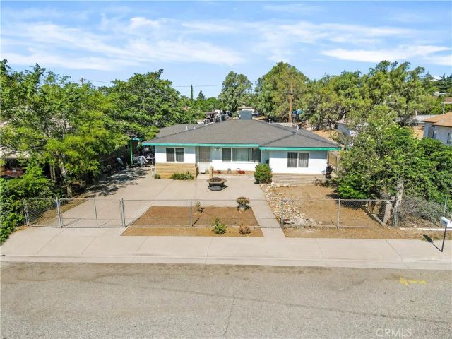 859 N Allen, Banning, CA 92220