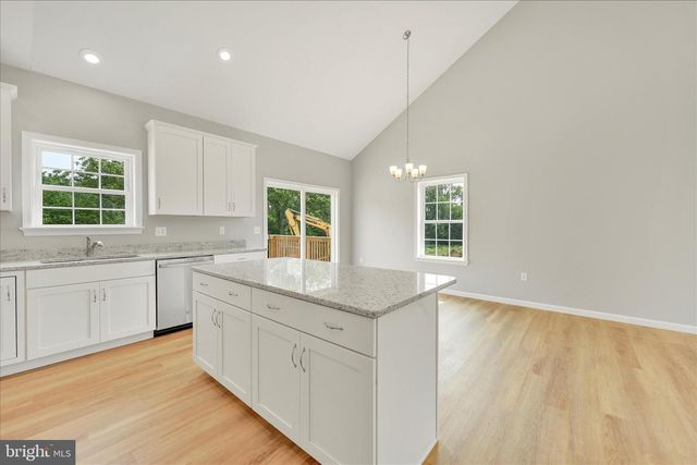 227 PILGRIM DR, Lancaster, PA 17603