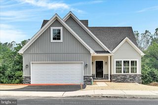 227 PILGRIM DR, Lancaster, PA 17603