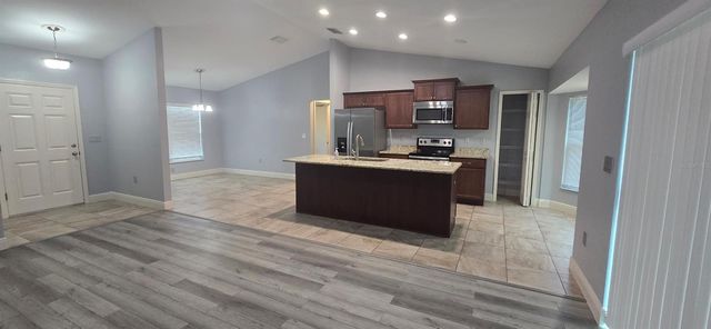 32 PINE CT LOOP, Ocala, FL 34472