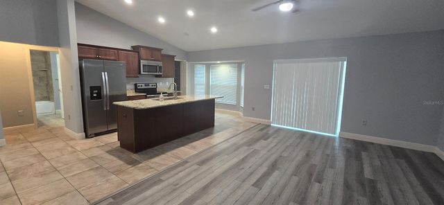 32 PINE CT LOOP, Ocala, FL 34472