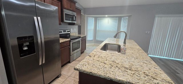 32 PINE CT LOOP, Ocala, FL 34472