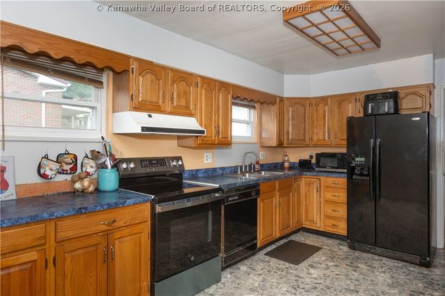 19 Stewart Park, Cross Lanes, WV 25313