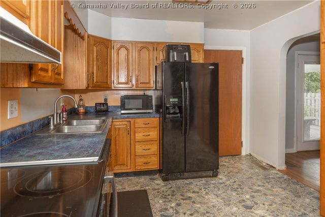 19 Stewart Park, Cross Lanes, WV 25313