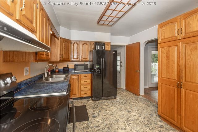 19 Stewart Park, Cross Lanes, WV 25313