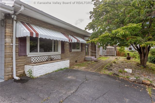 19 Stewart Park, Cross Lanes, WV 25313