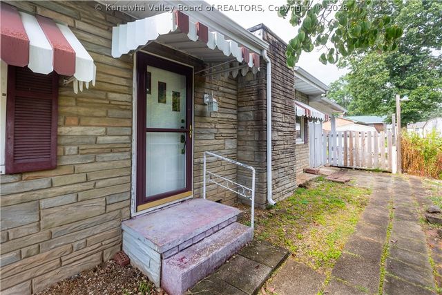 19 Stewart Park, Cross Lanes, WV 25313