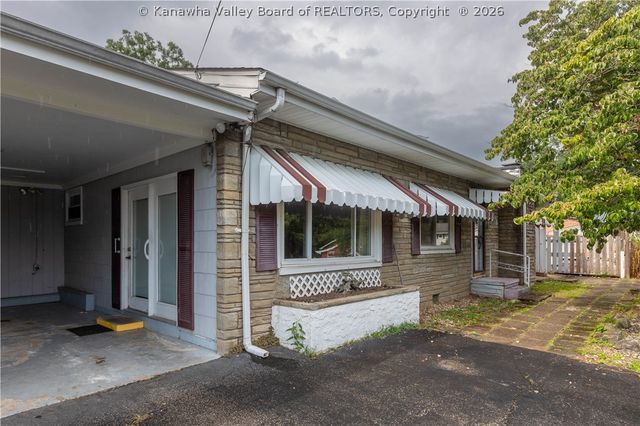 19 Stewart Park, Cross Lanes, WV 25313