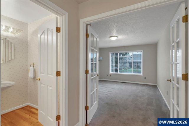 1577 Webster Dr SE, Salem, OR 97302