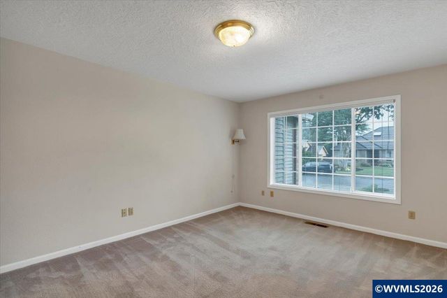 1577 Webster Dr SE, Salem, OR 97302