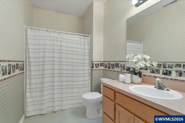 1577 Webster Dr SE, Salem, OR 97302