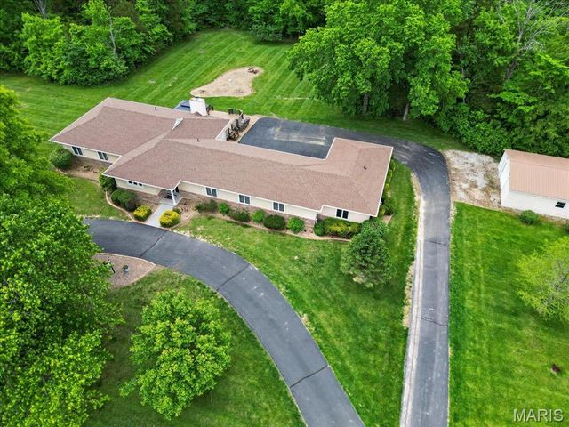18506 Royal Drive, Warrenton, MO 63383