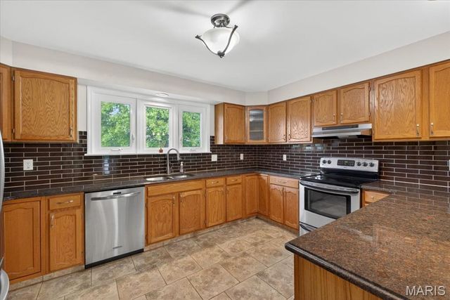 18506 Royal Drive, Warrenton, MO 63383