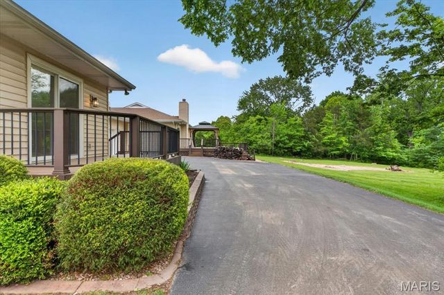 18506 Royal Drive, Warrenton, MO 63383