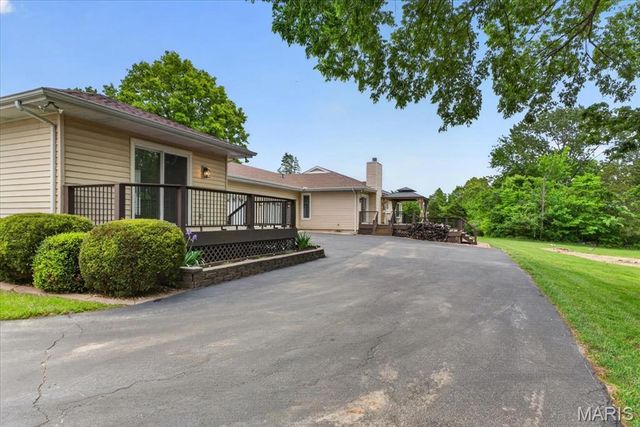 18506 Royal Drive, Warrenton, MO 63383