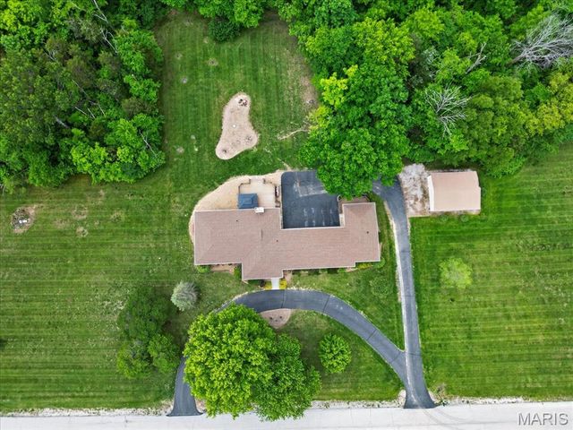 18506 Royal Drive, Warrenton, MO 63383