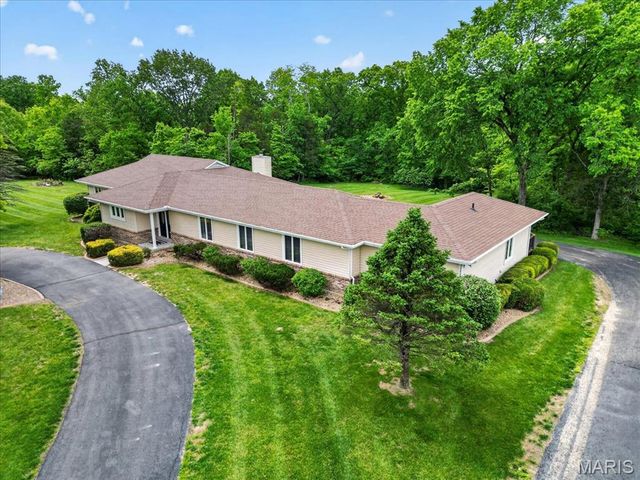 18506 Royal Drive, Warrenton, MO 63383