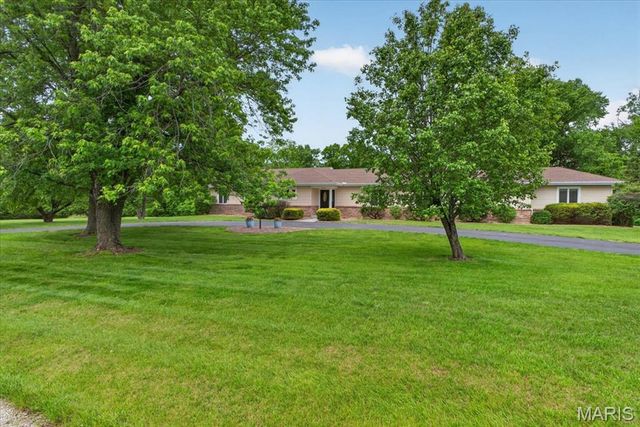 18506 Royal Drive, Warrenton, MO 63383