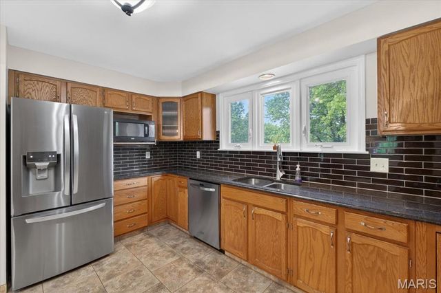 18506 Royal Drive, Warrenton, MO 63383