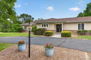 18506 Royal Drive, Warrenton, MO 63383