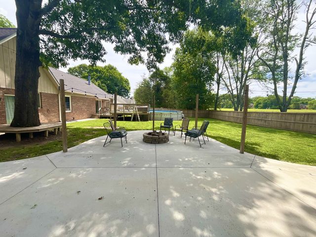 119 Autumn Ln, Tullahoma, TN 37388