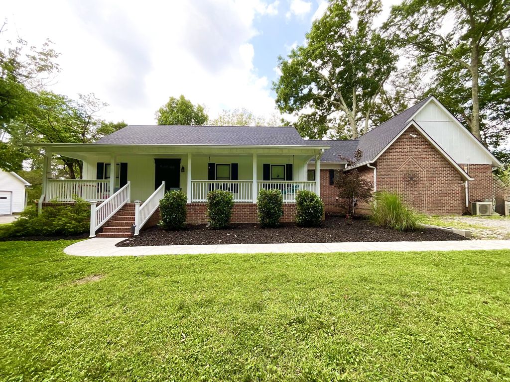 119 Autumn Ln, Tullahoma, TN 37388