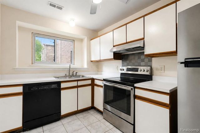 42739 Lilley Pointe Drive, Canton, MI 48187
