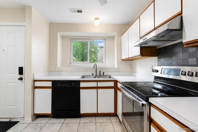 42739 Lilley Pointe Drive, Canton, MI 48187