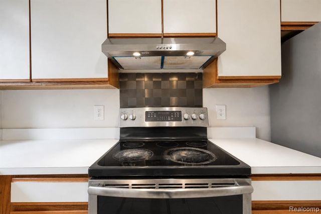42739 Lilley Pointe Drive, Canton, MI 48187