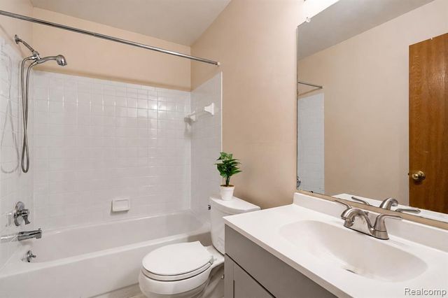 42739 Lilley Pointe Drive, Canton, MI 48187