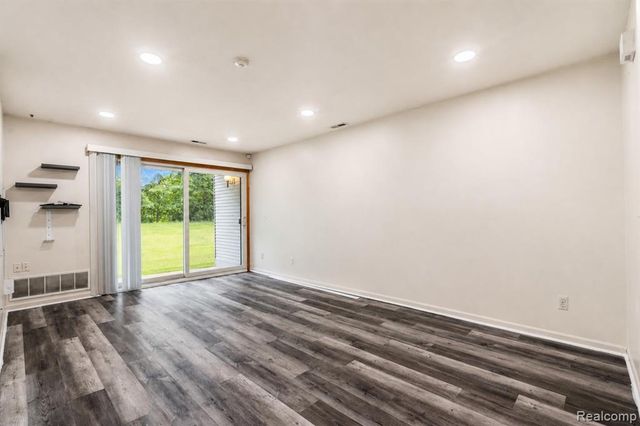 42739 Lilley Pointe Drive, Canton, MI 48187
