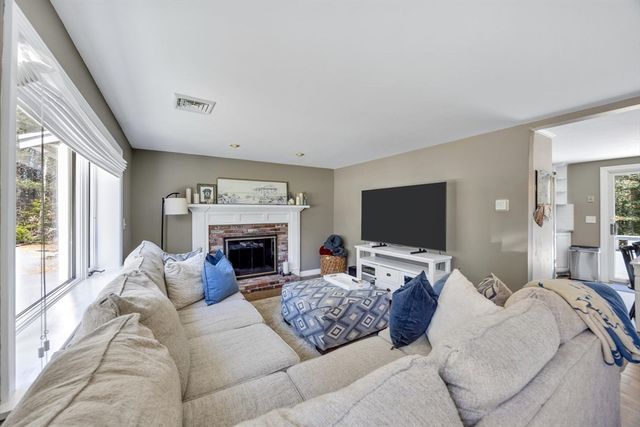 10 Guild Rd, Sandwich, MA 02644
