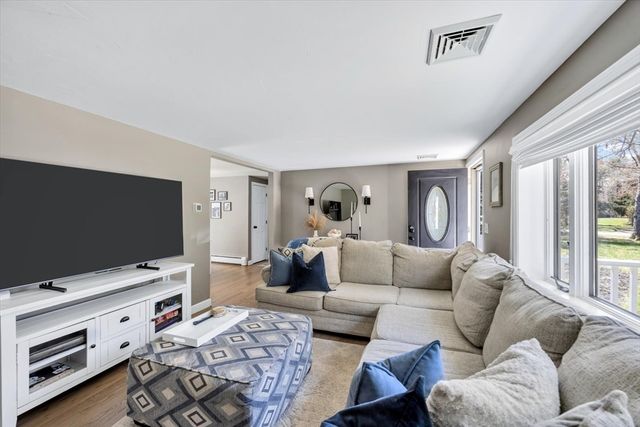 10 Guild Rd, Sandwich, MA 02644