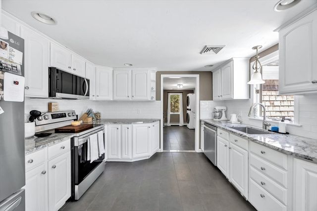 10 Guild Rd, Sandwich, MA 02644