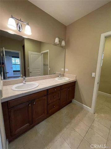 21 Habitat, Irvine, CA 92618