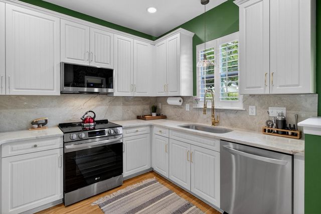 404 Forsythia Avenue, Summerville, SC 29483