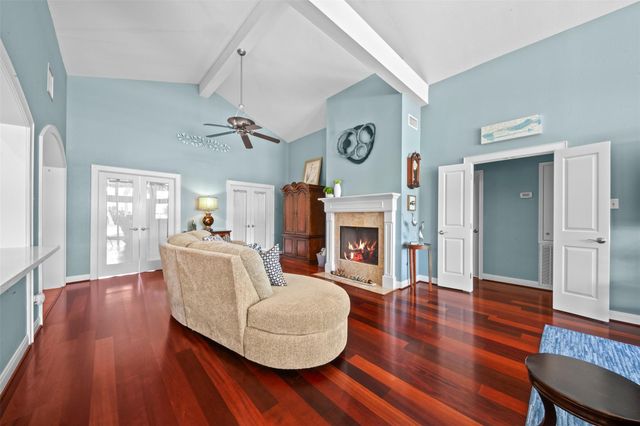 638 Bay Club Drive, Seabrook, TX 77586