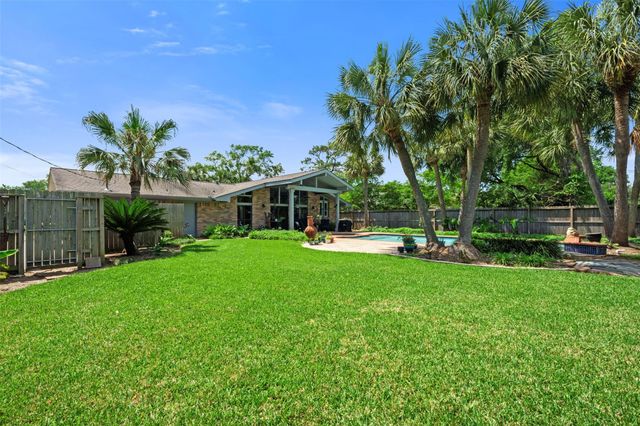 638 Bay Club Drive, Seabrook, TX 77586