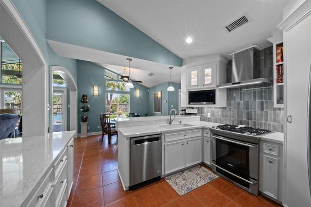 638 Bay Club Drive, Seabrook, TX 77586