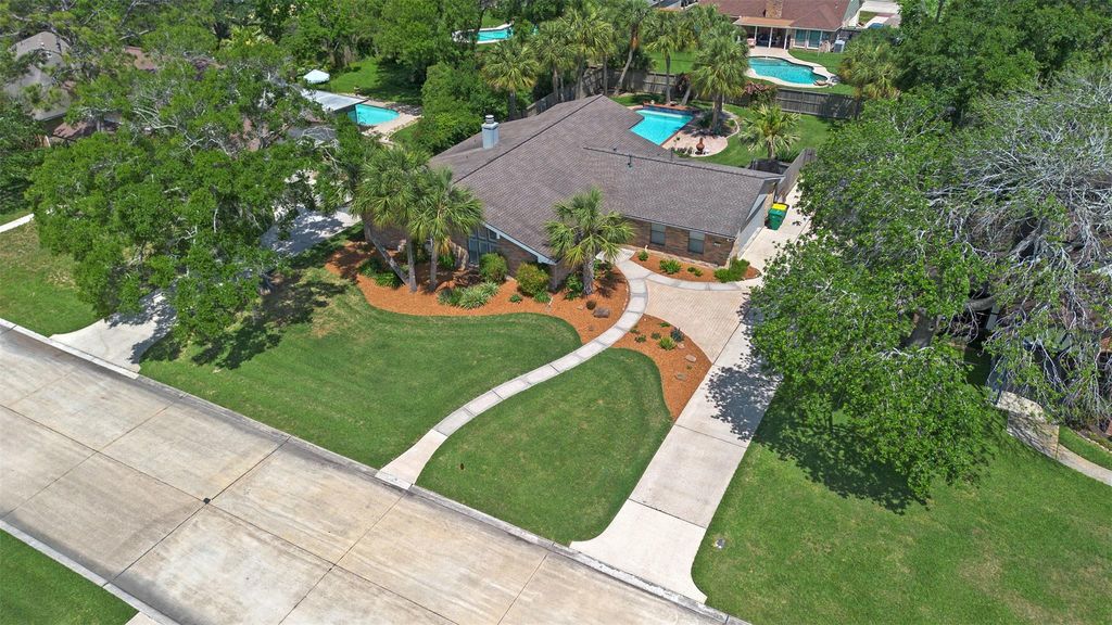 638 Bay Club Drive, Seabrook, TX 77586