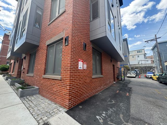 7 Sumner Pl 2, Boston, MA 02128