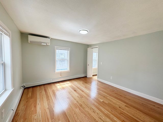 7 Sumner Pl 2, Boston, MA 02128