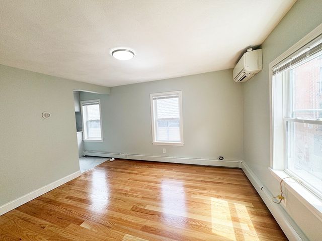 7 Sumner Pl 2, Boston, MA 02128
