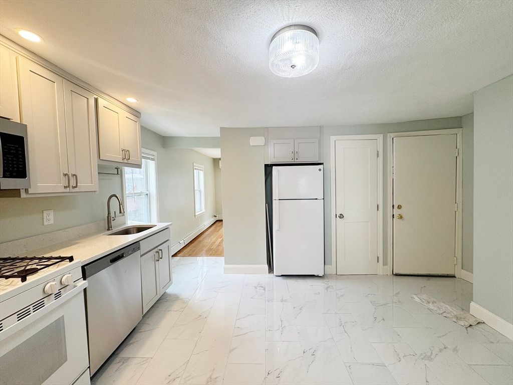 7 Sumner Pl 2, Boston, MA 02128