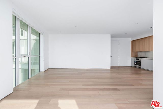 1136 N La Cienega Boulevard 401, West Hollywood, CA 90069
